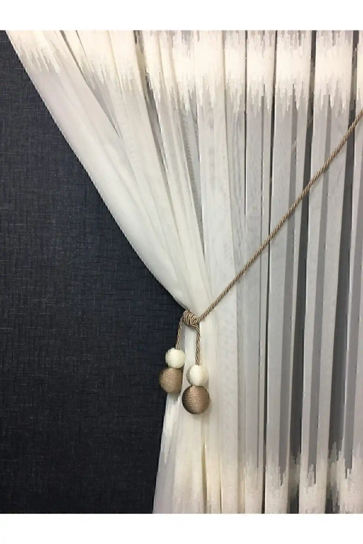 Perdemhome Dört Toplu Kruvaze Bağlama Kornişe Takmatik: Modern ve Dayanıklı Perde Aksesuarı