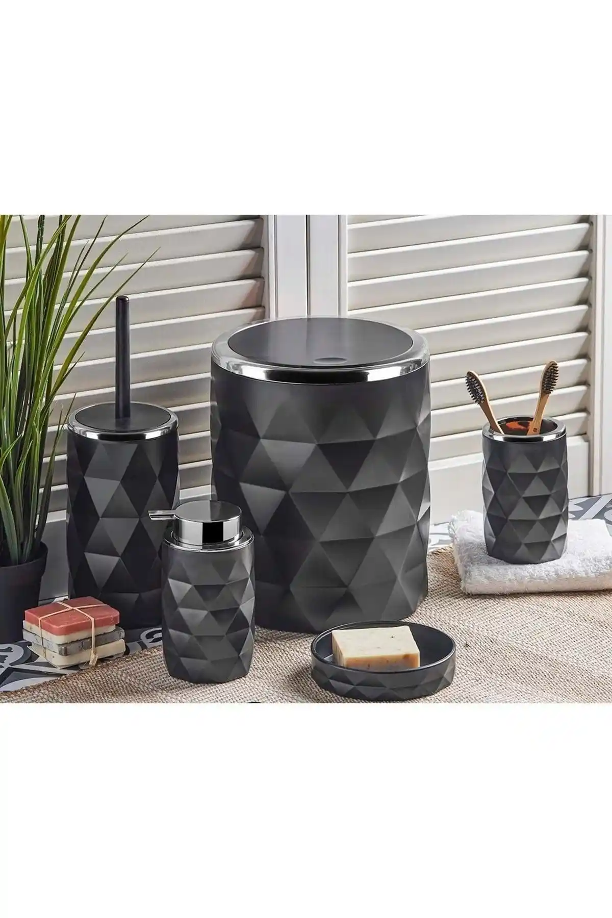 Perotti 13221 Diamond Gümüş ve Marlon-dante 5 Parça Banyo Setleri Karşılaştırması