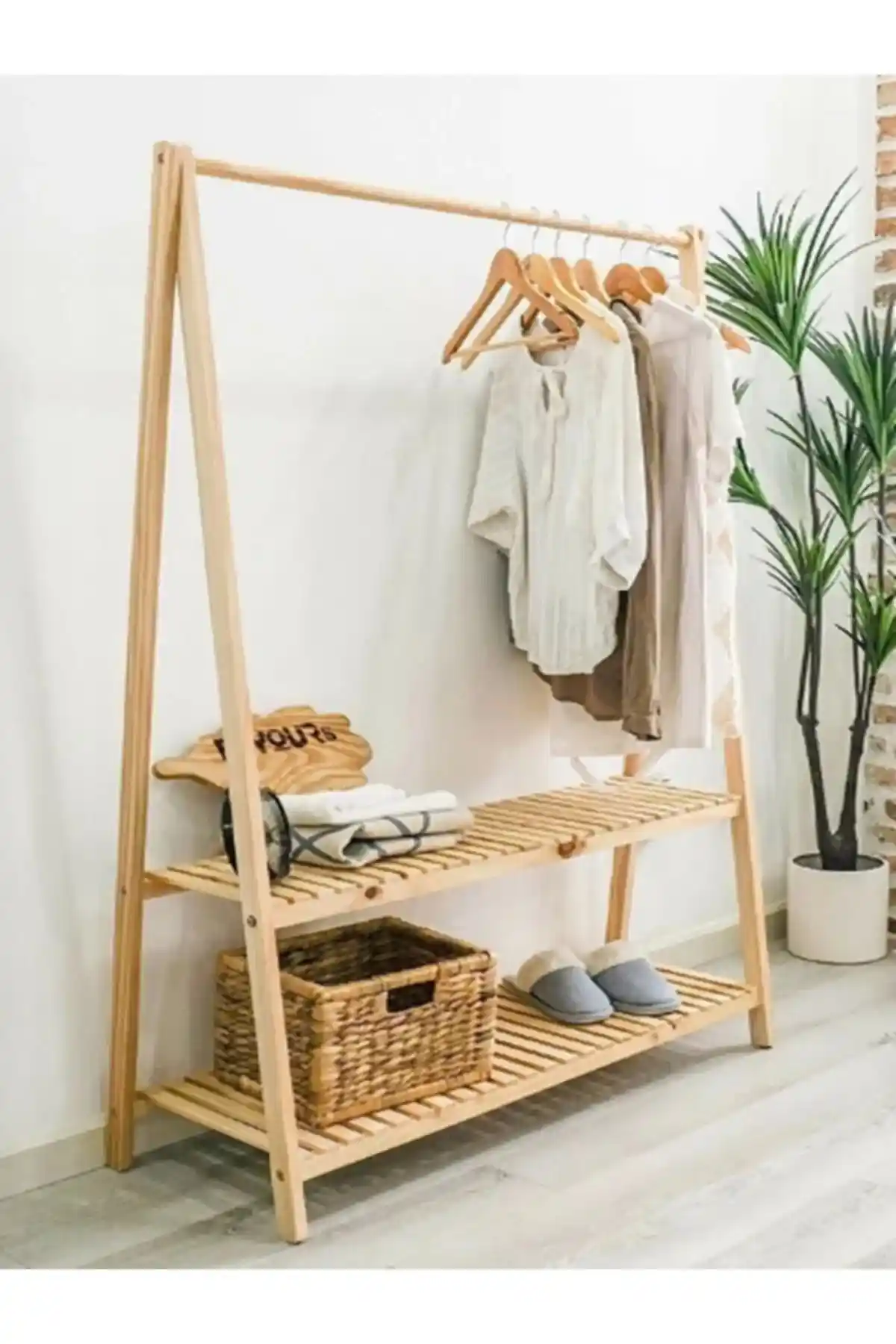 PreArt ve Tasarım Ahşap Ayaklı Elbise Askısı Karşılaştırması ve Kullanıcı Yorumları