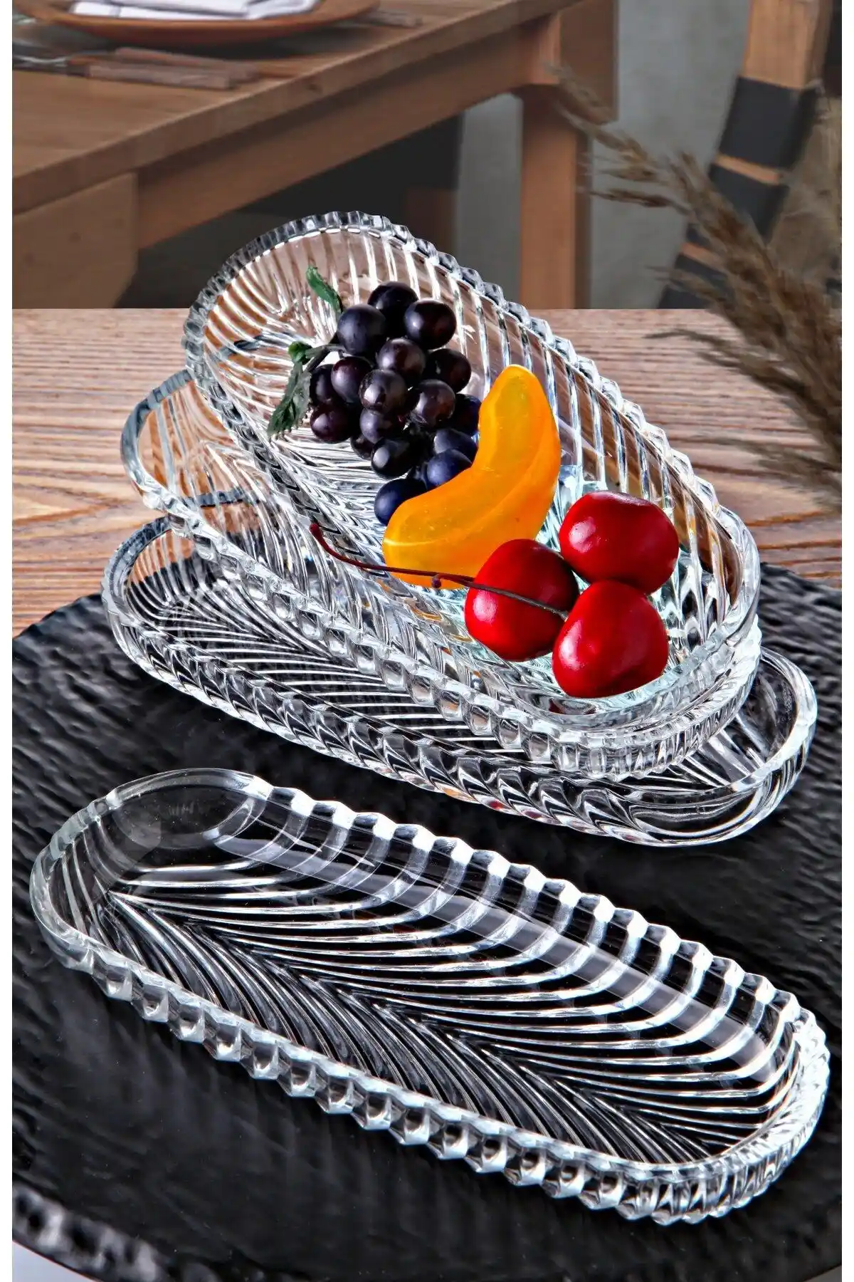 Queen's Kitchen 4'lü Cam Kahvaltı ve Çerez Tabağı Seti Şık ve Pratik Kullanım İçin Uygun