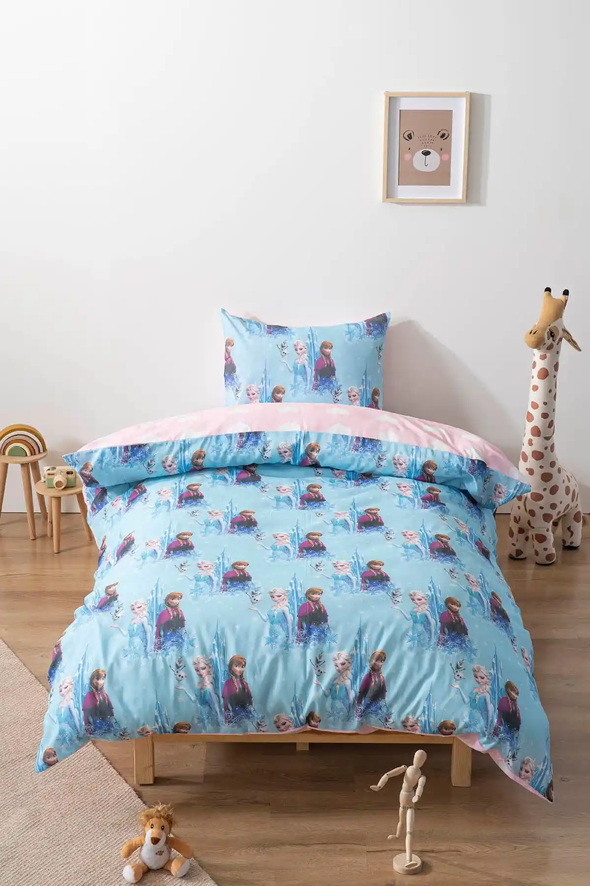 Rivaİstanbul Elsa Desenli Çift Taraflı Çocuk Nevresim Takımı: Renkli ve Konforlu Uyku Deneyimi