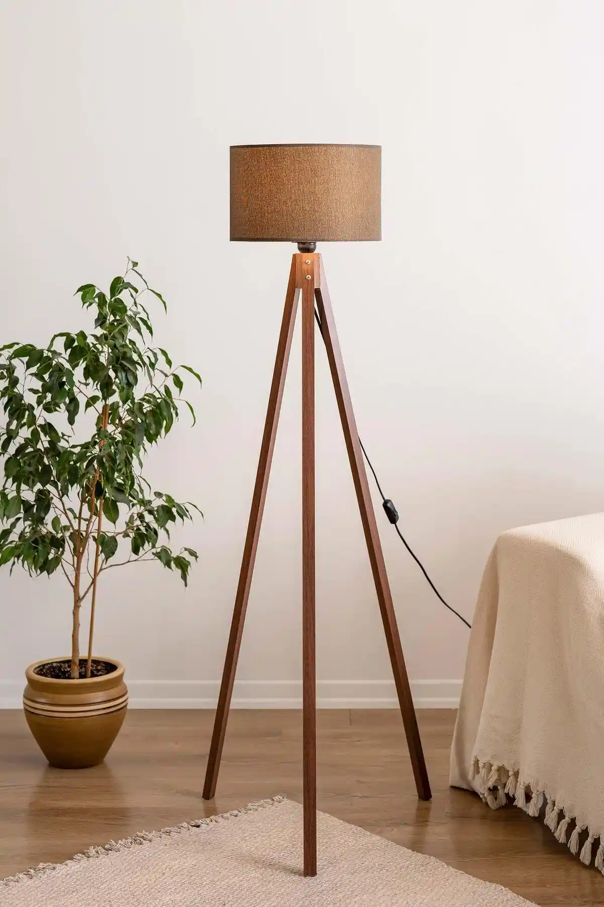 Rivaİstanbul Kahverengi Dokulu Silindir Başlık Ahşap Lambader Modern ve Şık Tasarım