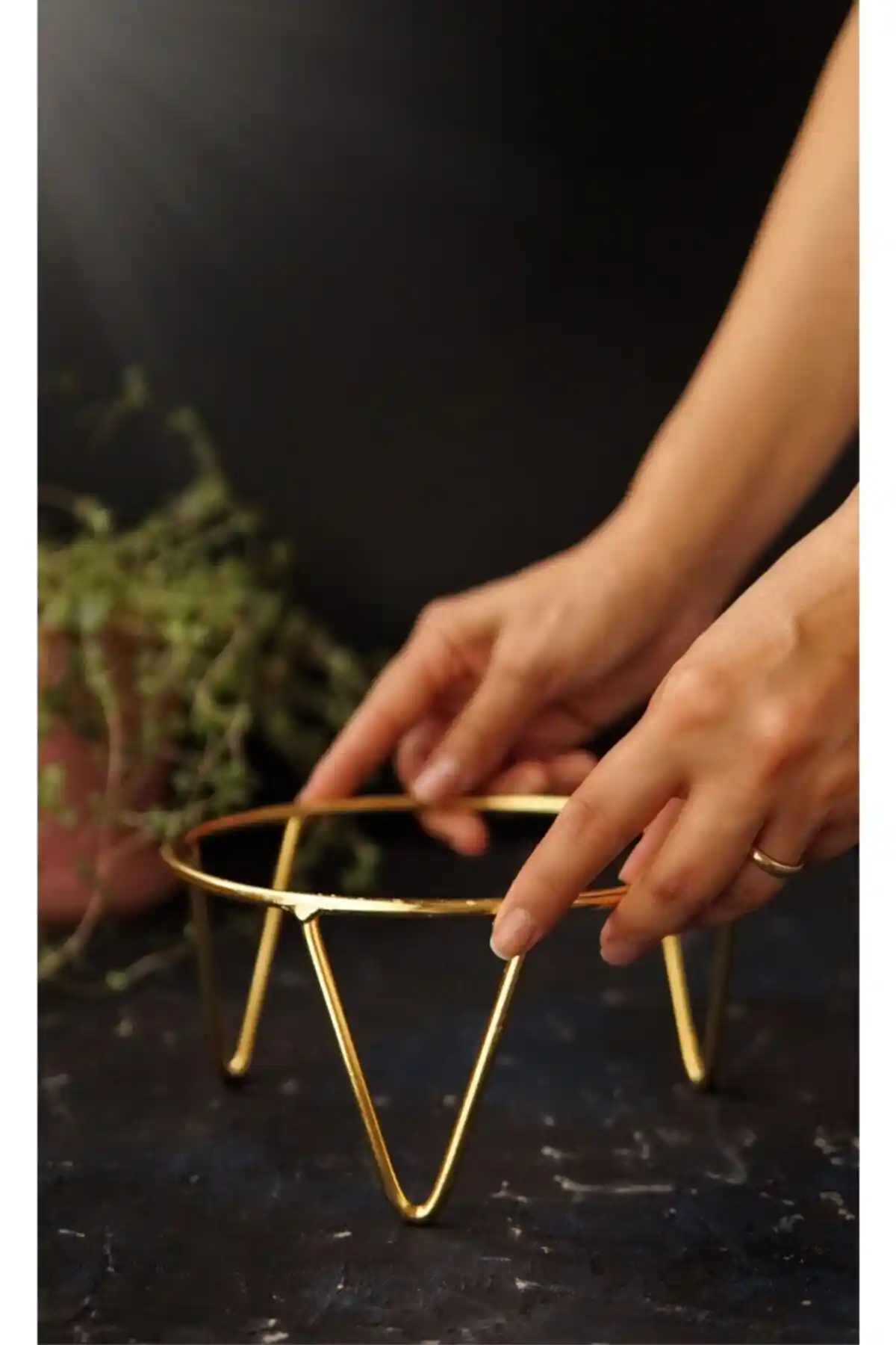 Rivelsa Home Metal Gold Servis Sunumluk Yükseltici Stand Şık ve Fonksiyonel Tasarım