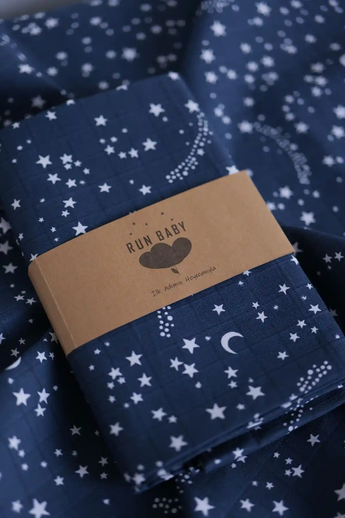Runbaby 100x120cm Oeko-Tex Sertifikalı Pamuklu Bebek Müslin Örtü Lacivert Yılz Deseni