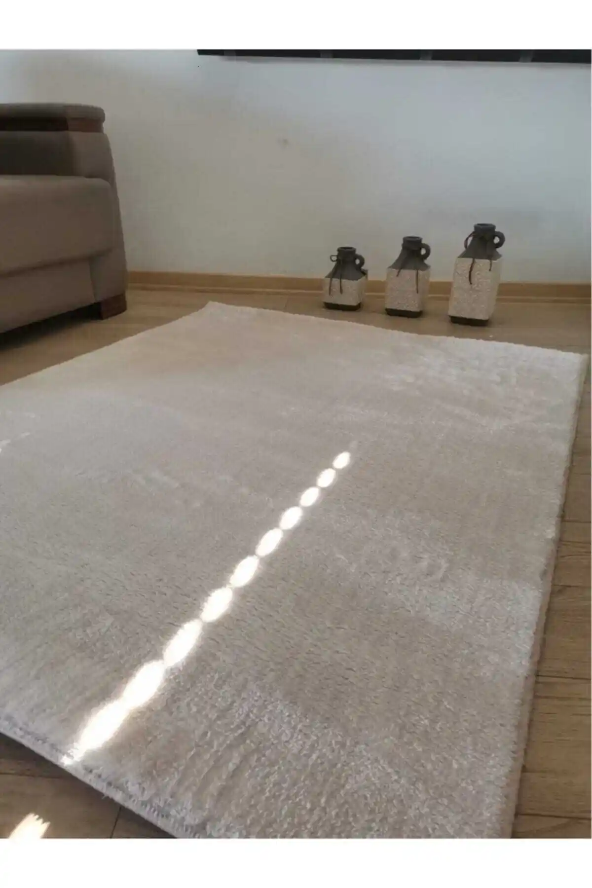 Sarar 1 Kalite Düz Renk Vizon Pofuduk Dekoratif Peluş Halı Özellikleri ve Kullanım Alanları