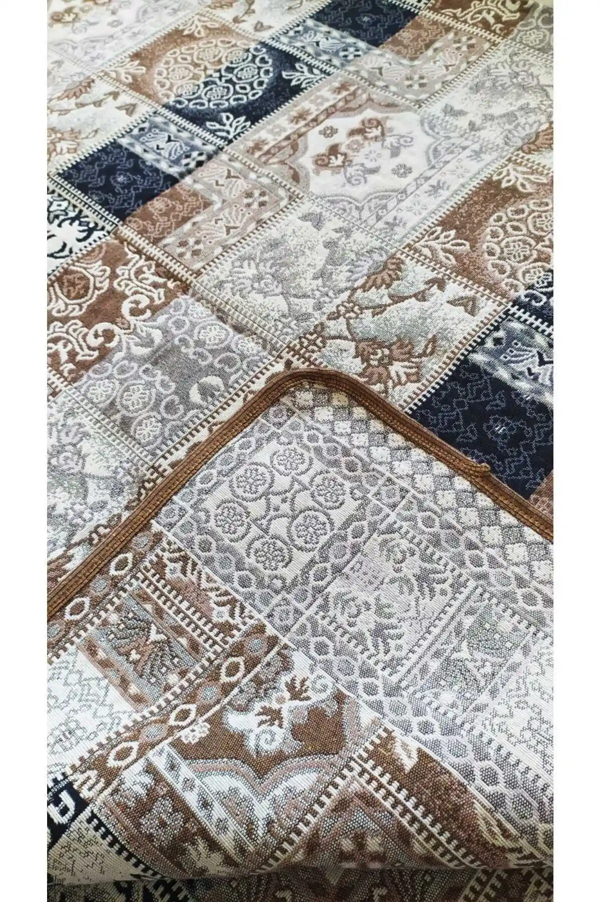 Savan Dokuma Halı Örtüsü Modern Tasarımı ve Çok Yönlü Kullanım Özellikleriyle Öne Çıkıyor