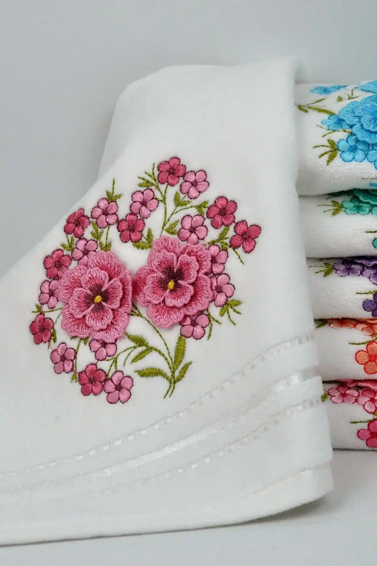 Şelale Menekşe 6'lı Çok Renkli Kadife Havlu Seti En Şık ve Kullanışlı Banyo Aksesuarları