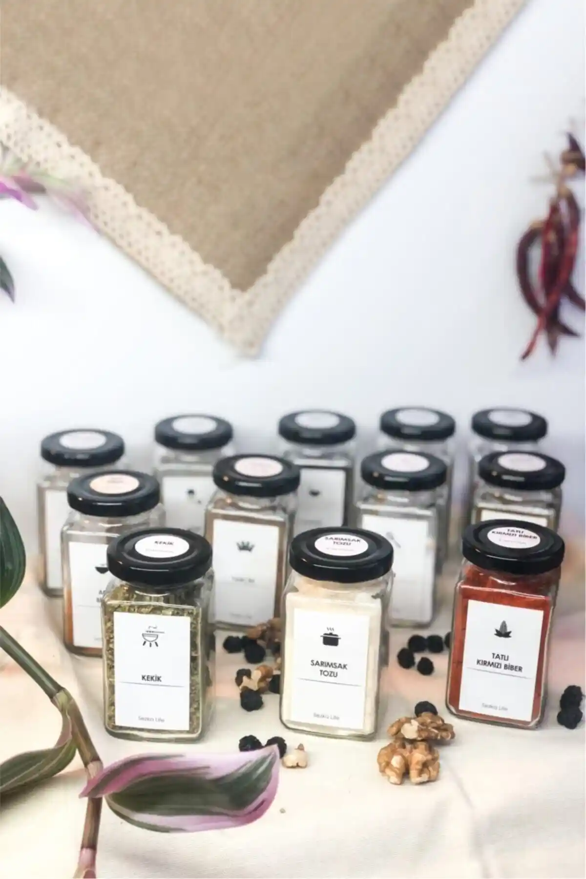 Sezka Life 12 Adet Metal Kapaklı Kavanoz ve Baharat Etiket Seti ile Mutfak Düzeninizi Geliştirin