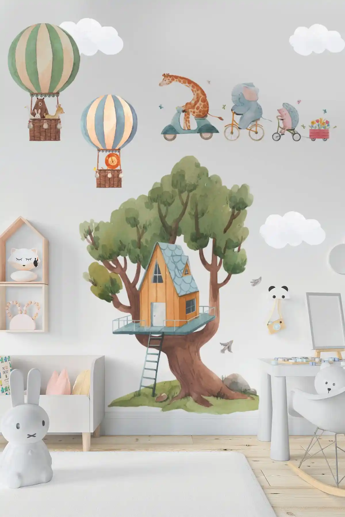Sim Tasarım Duvar Stickerları Karşılaştırması: Mutluluk Diyarı ve Safari Günlüğü