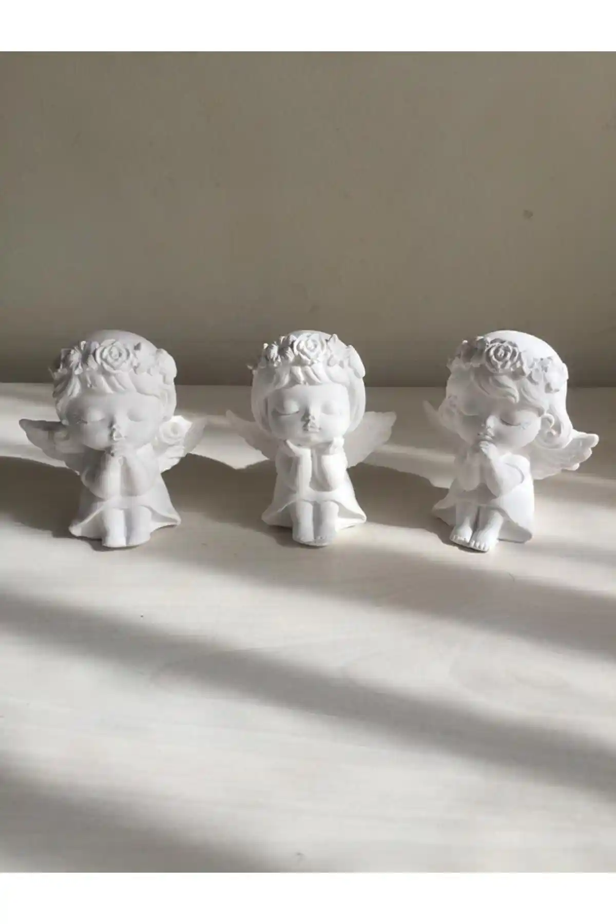 Şirin Üçlü Kanatlı Melekler Dekoratif Figürler Modern ve Dayanıklı Tasarım