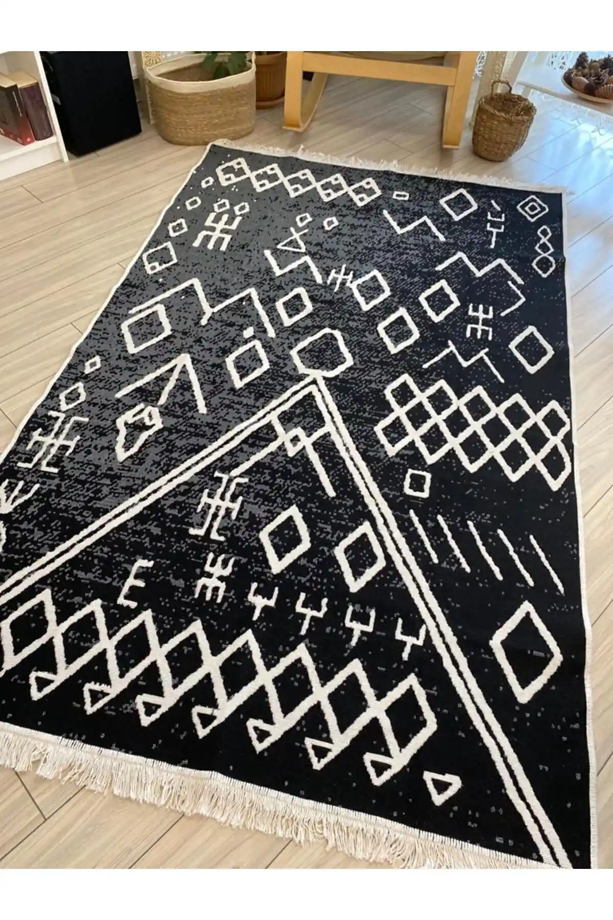 Stay With Love Kilim: Şık ve Fonksiyonel Modern Ev Dekorasyonu İçin Tasarım Halısı