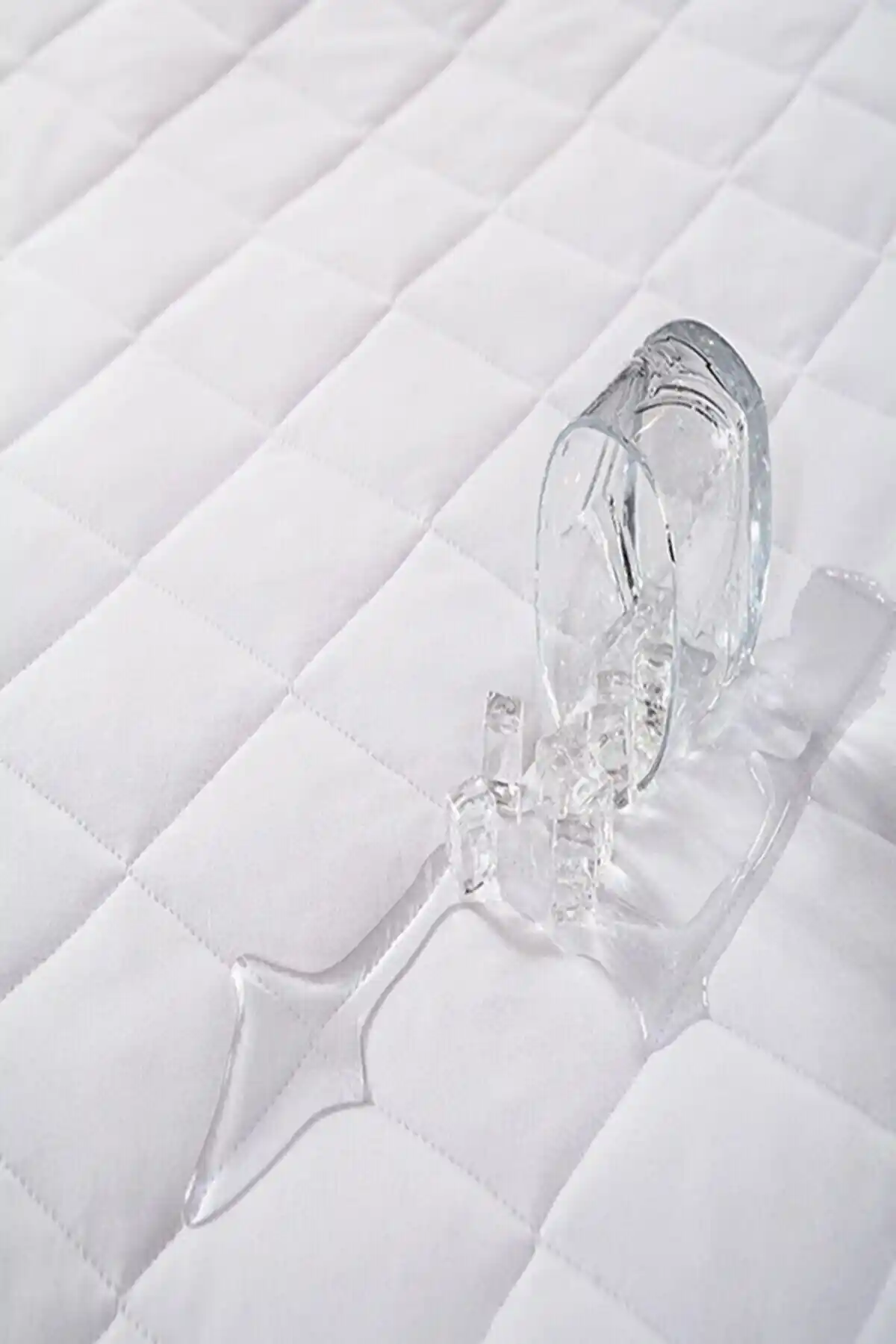 Taç Kapitone Sıvı Geçirmez Alez Yatak Koruma ve Konfor Sağlayan Ürün