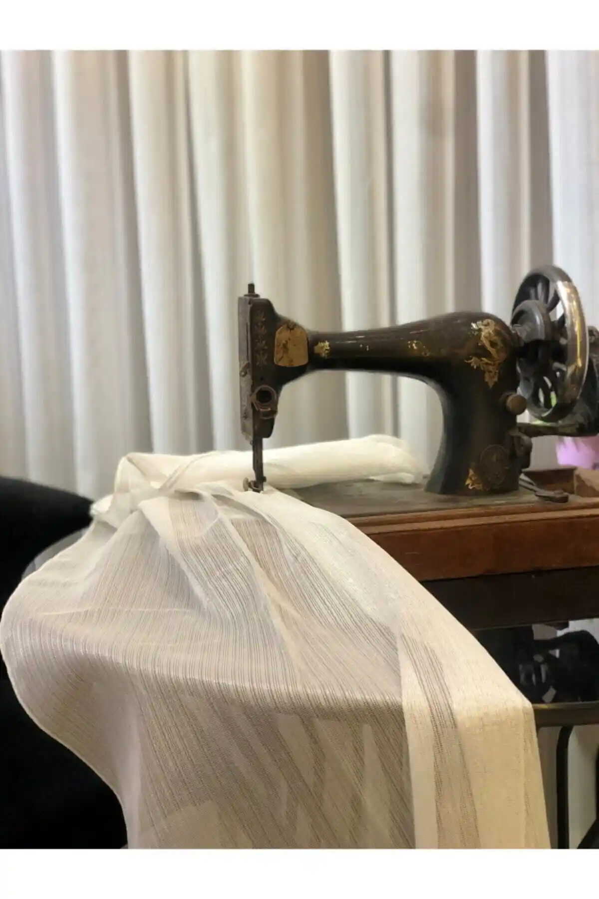 Taç Tül Perde Yeni Kar600: Modern ve Şık Tasarımıyla İç Mekan Dekorasyonunu Tamamlar