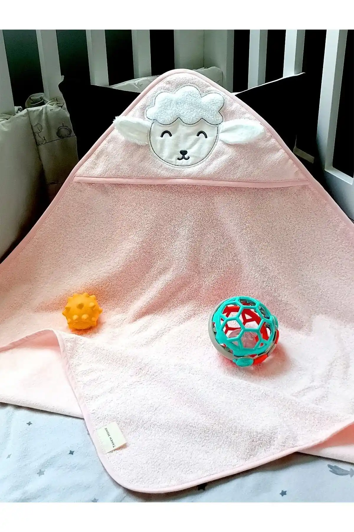 Tanem Home %100 Pamuk Pembe Kuzu Desen Nakışlı Bebek Havlu Kundak Ürün Özellikleri ve Kullanım Avantajları