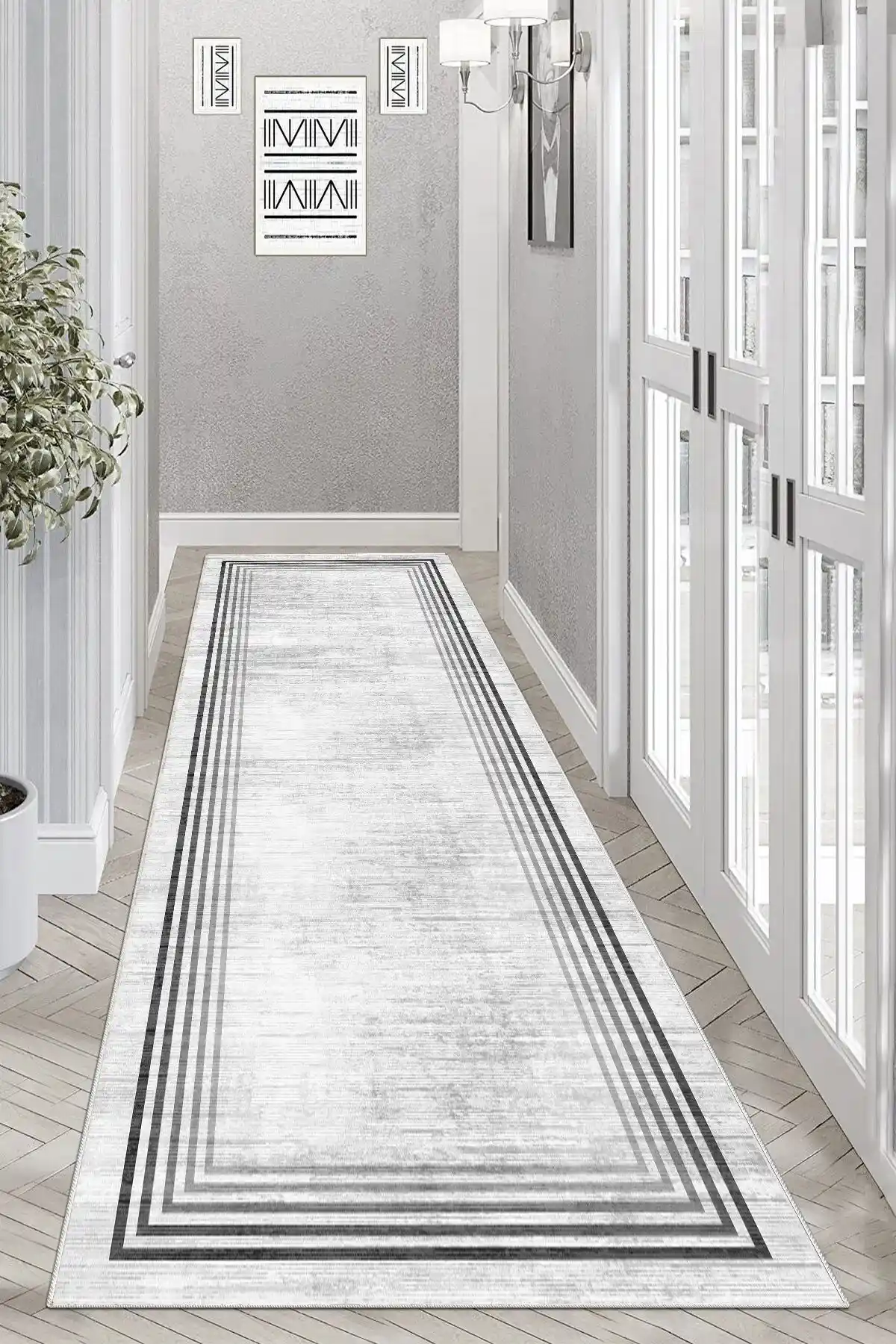 Thalia Home ve Viva Weaver's Kaymaz Tabanlı Yolluk Halılarının Karşılaştırması