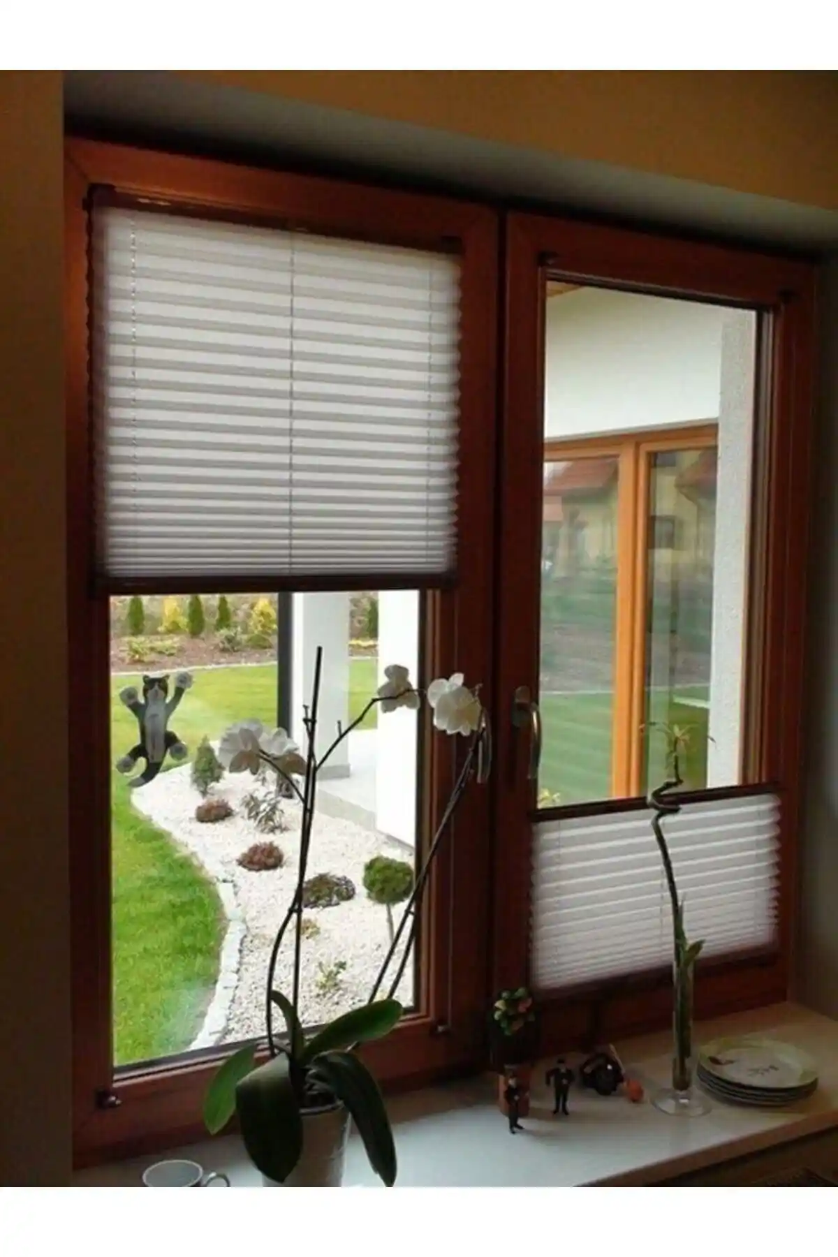 Trend Stor Perde: Modern ve Fonksiyonel Plise Katlanır Cam Balkon Perdesi Çözümü