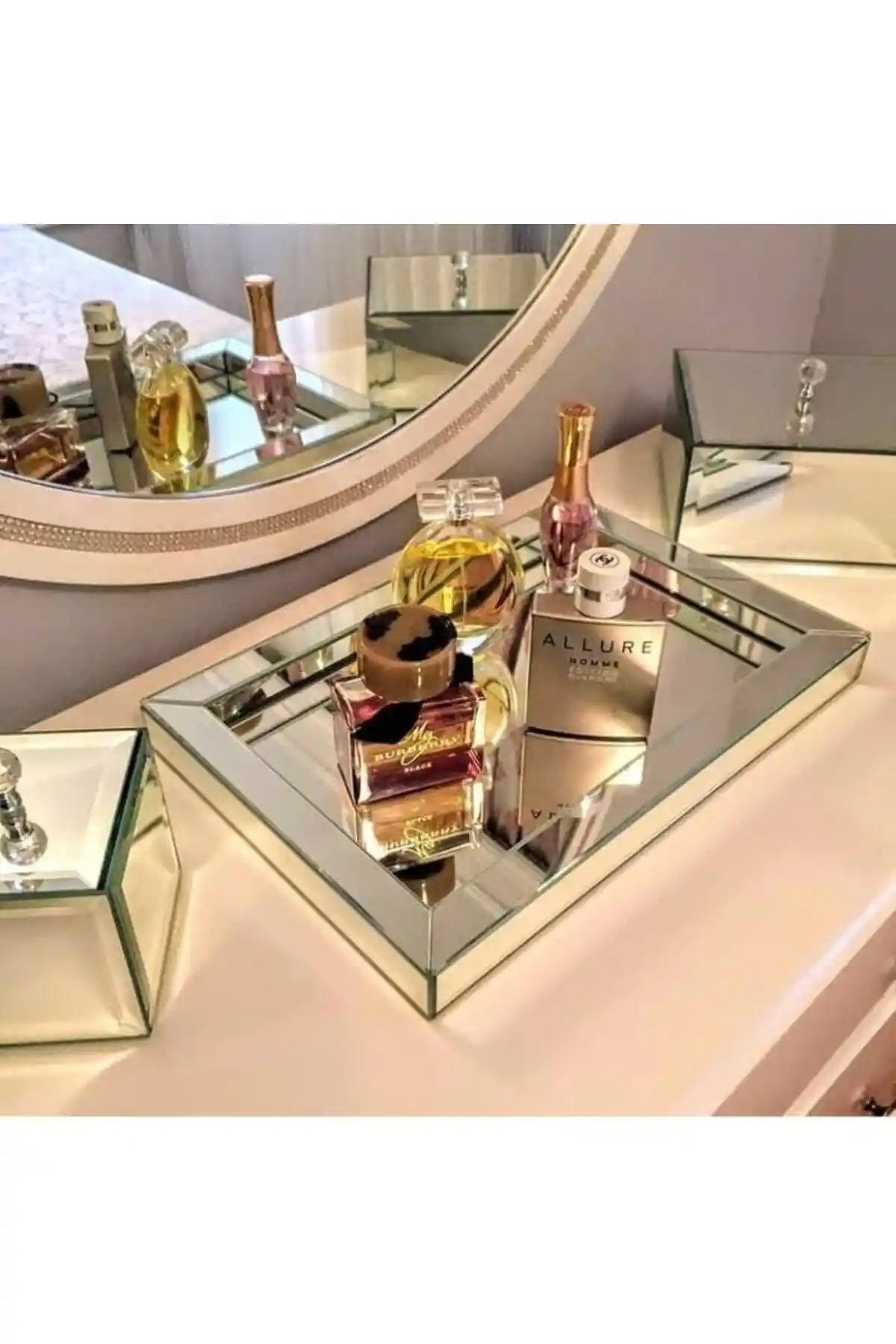 Tuna Aynalı Tepsi: Modern ve Şık Dekoratif Aksesuarlar İçin Uygun Seçenek