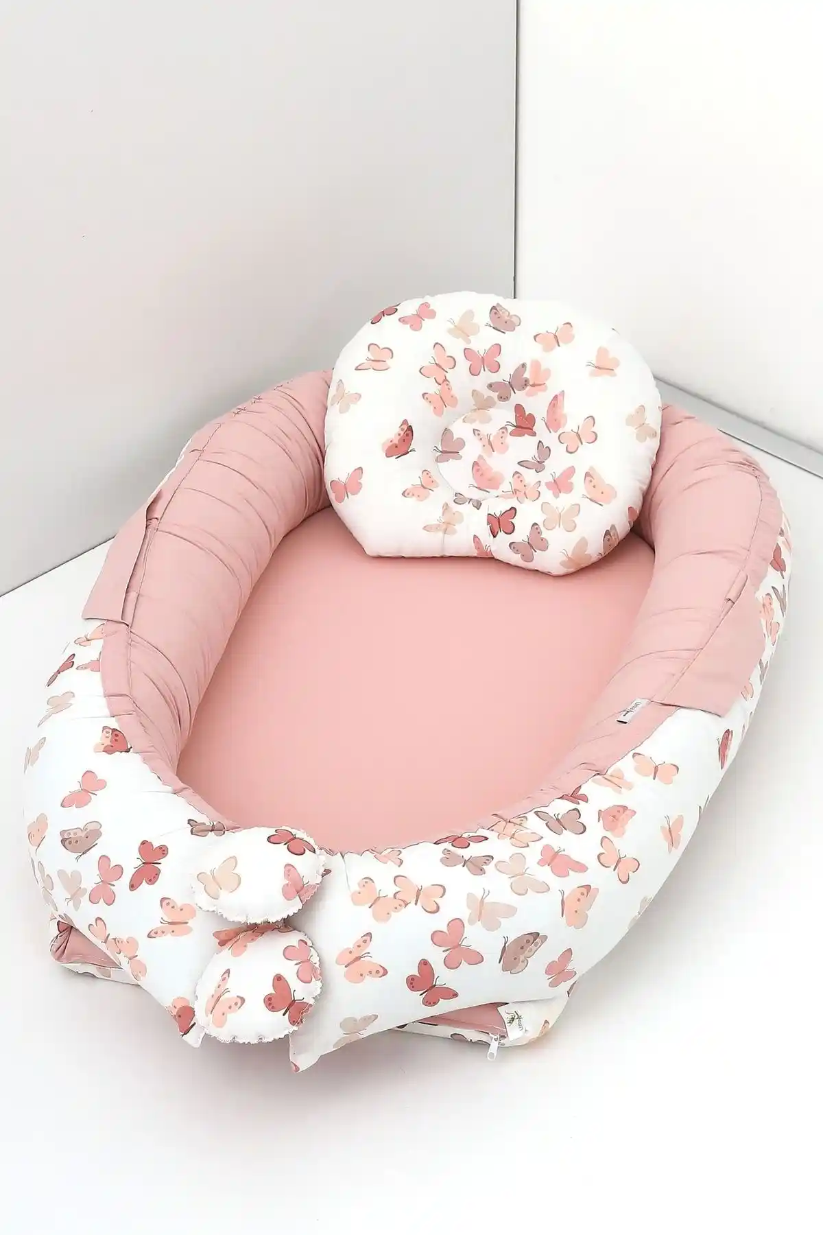 Umaybebek Babynest Karşılaştırması: Pudra Kelebek ve Gri Kedi Desen Modelleri