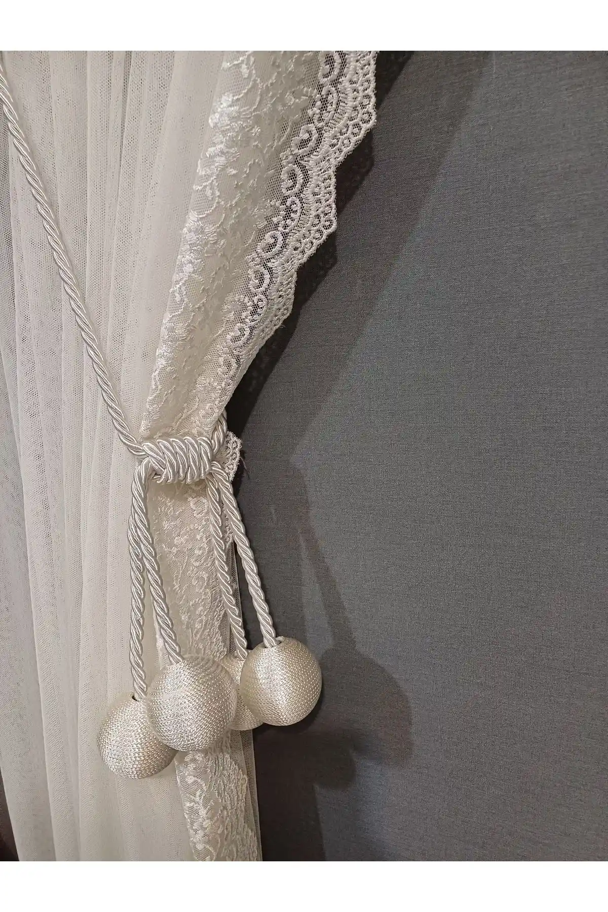 Venedik Home Ekru Renk Tül ve Fon Bağlama Aparatı: Estetik ve Pratik Çözüm