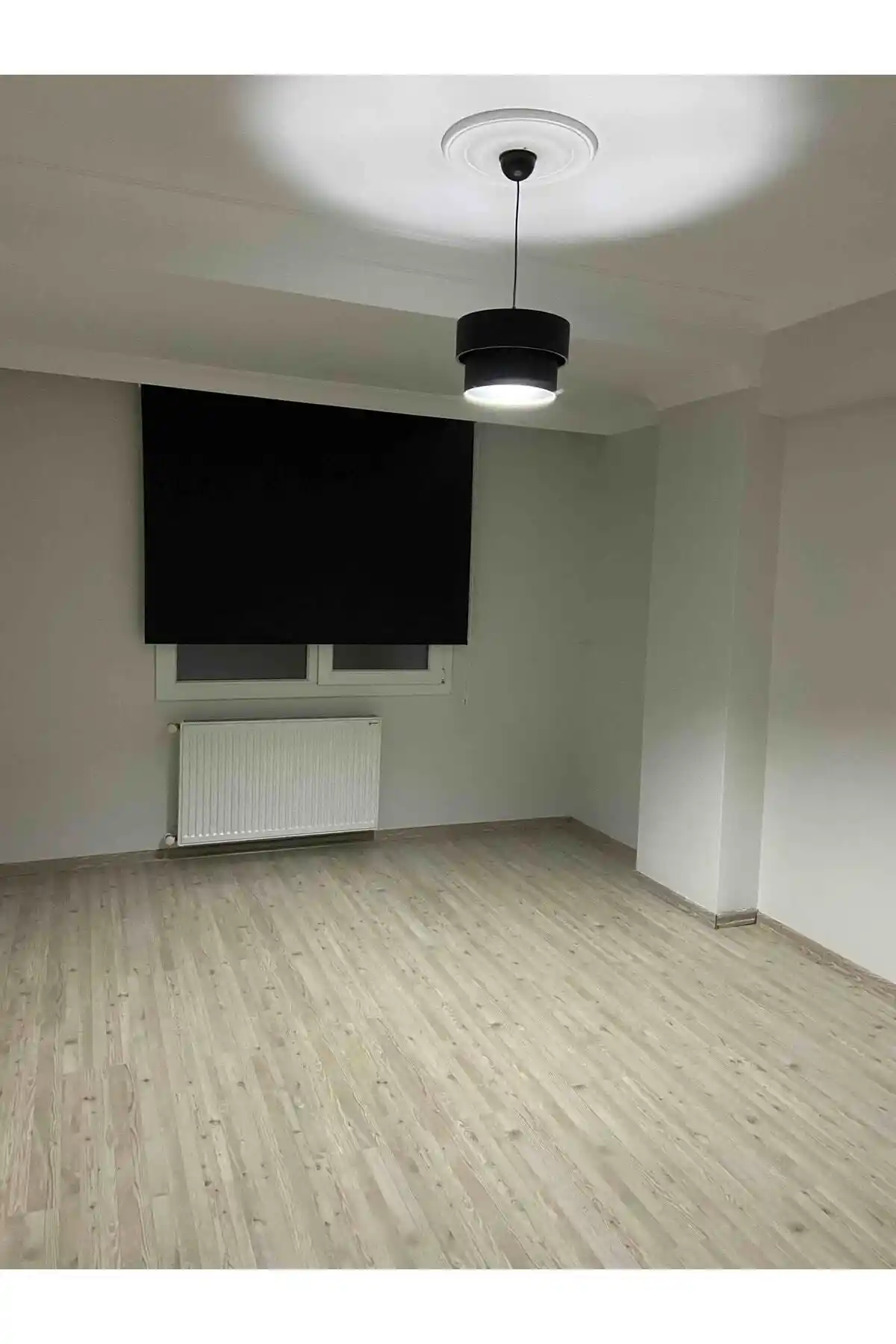 Venedik Home Siyah Stor Perde: Modern Tasarım ve Işık Kontrolü Sağlayan Çözüm