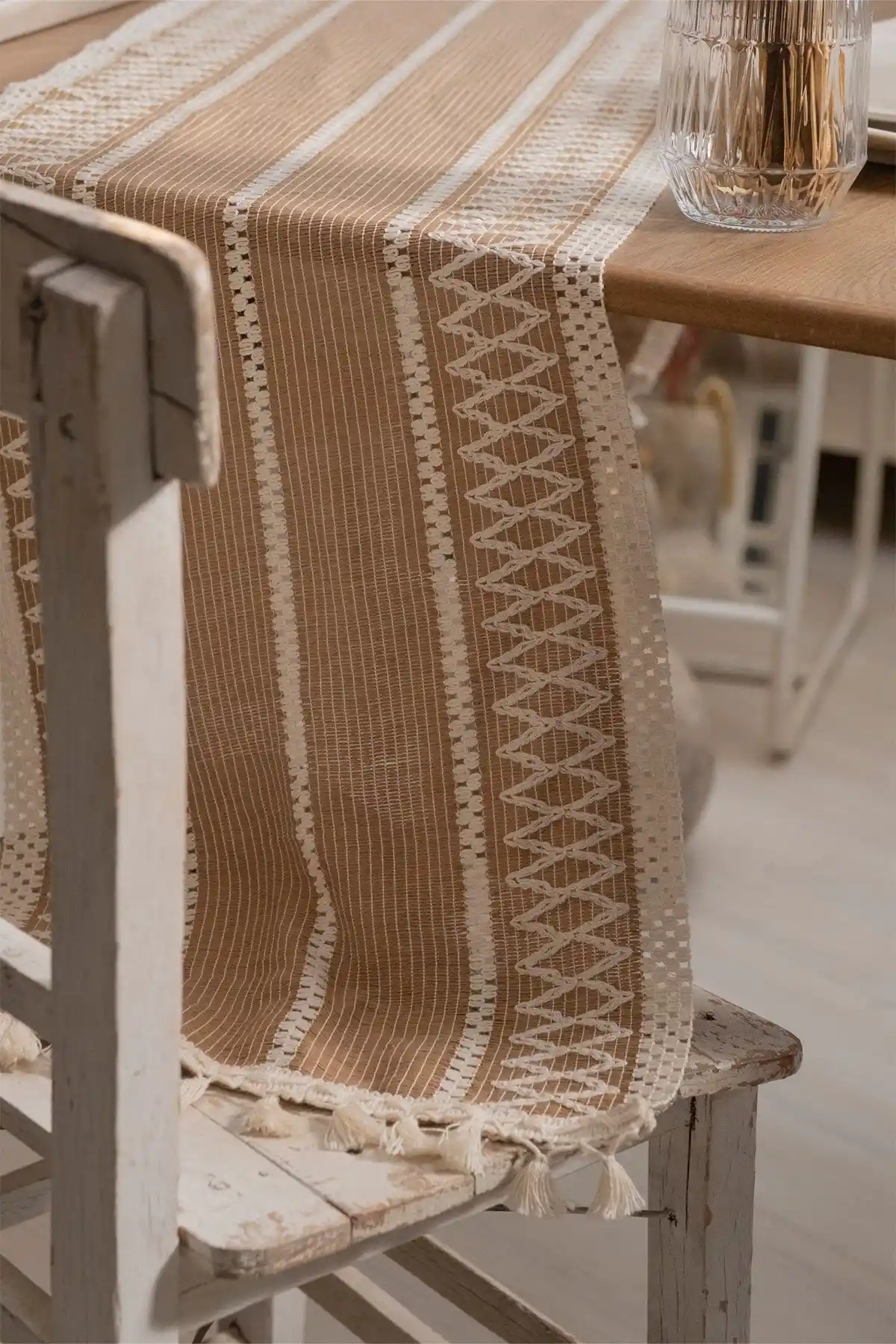 Vivamaison Pamuk Dantel Sütlü Kahve Masa Örtüsü 35x145 Cm Şık ve Fonksiyonel Dekorasyon Ürünü