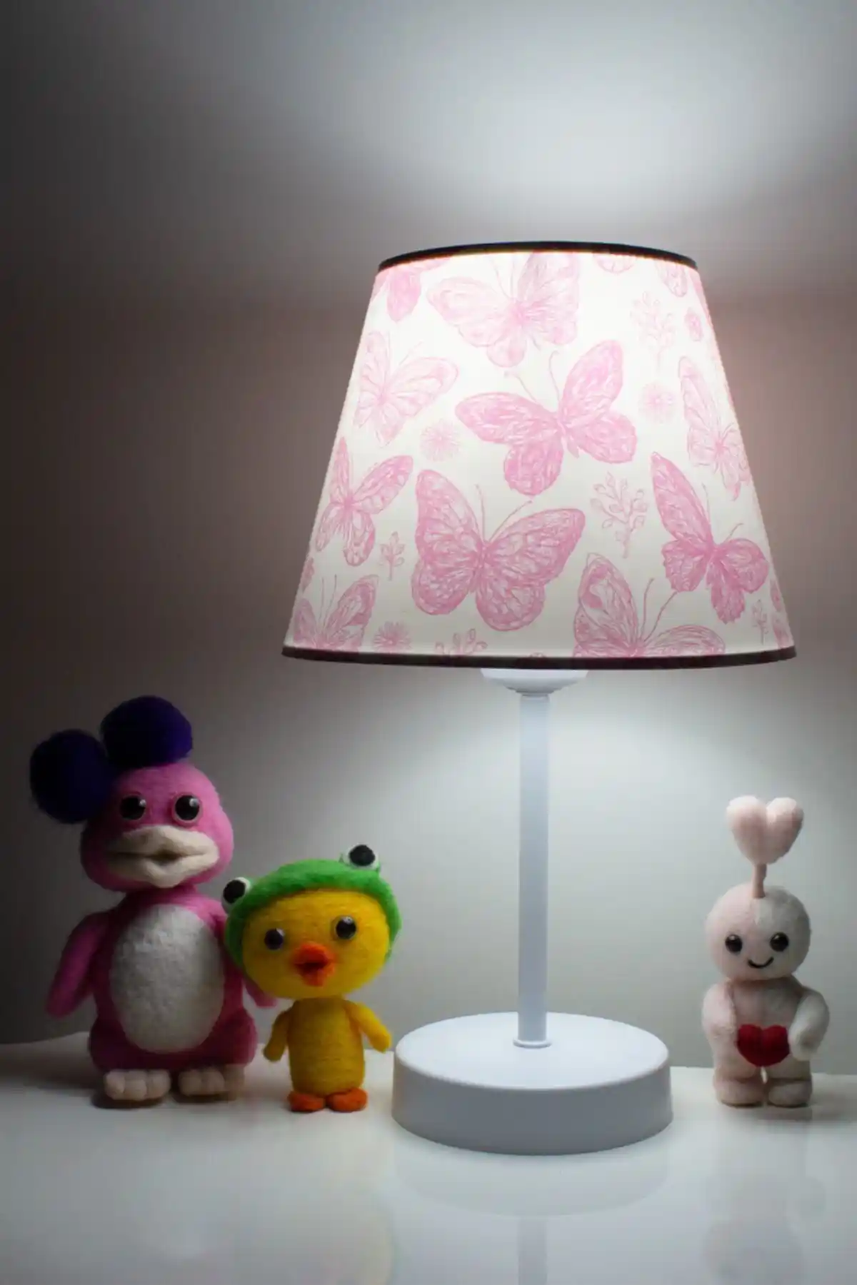 Vivido Abajur Pembe Kelebekli Çocuk Odası Aydınlatma ve Dekorasyon İçin Modern Tasarım