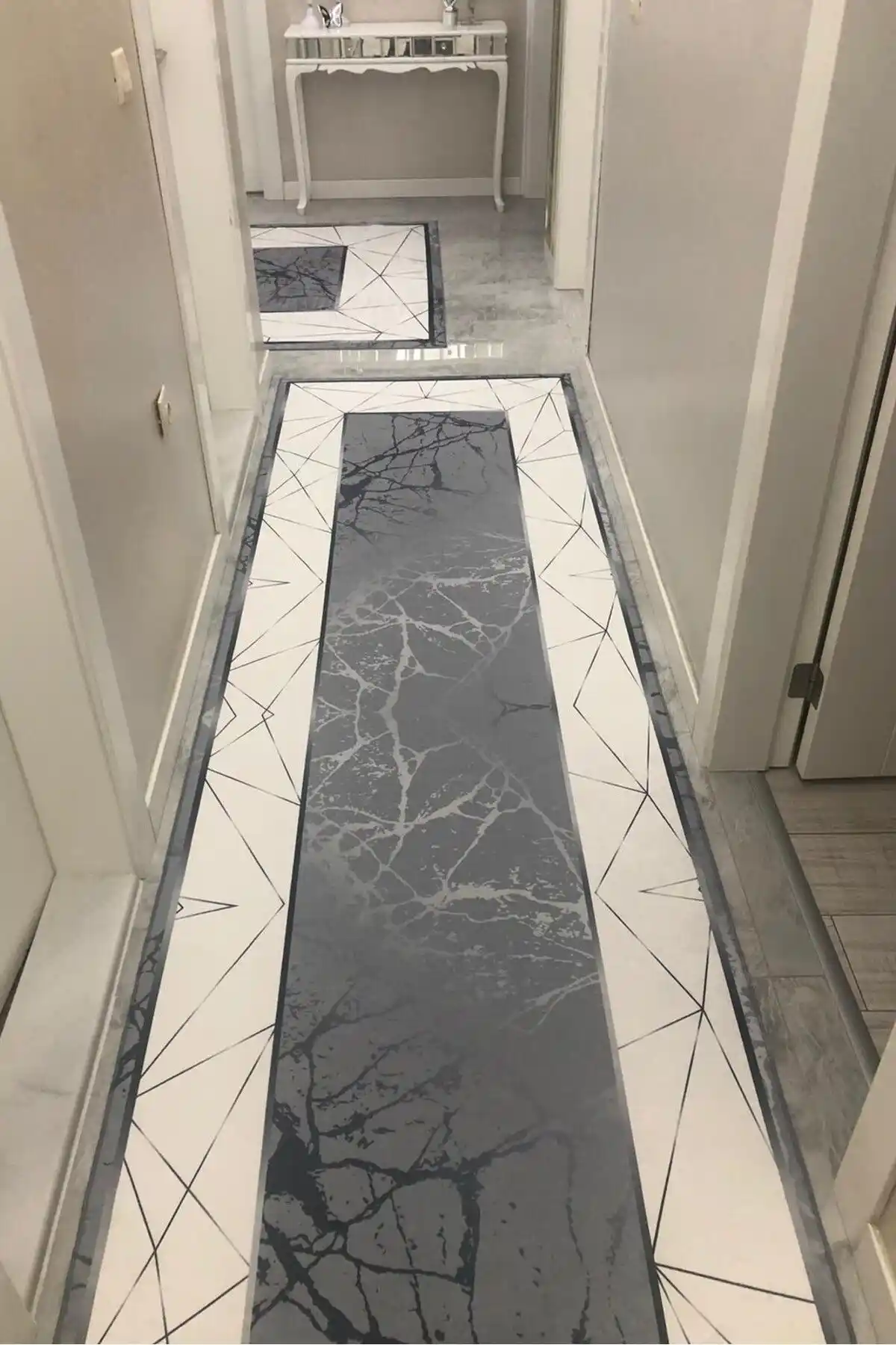VOPTEKS Gri Yolluk Koridor Halısı Modern Tasarım ve Dayanıklılık Sunar