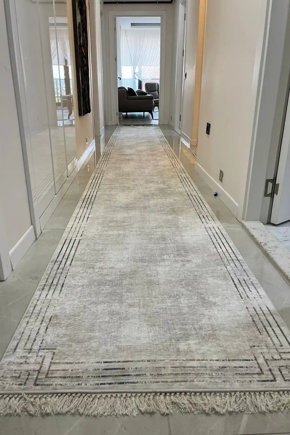 VOPTEKS Krem Yolluk Koridor Halısı: Estetik ve Dayanıklı Tasarım Çözümleri