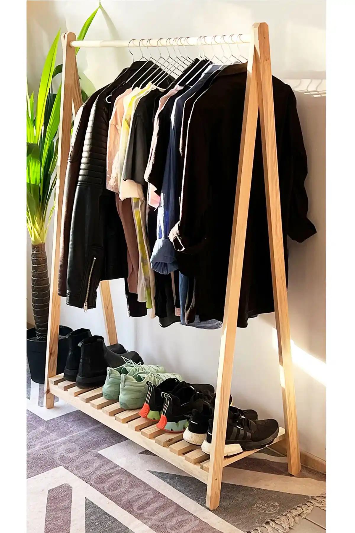 Weblonya Ayaklı Elbise Askısı: Modern ve Pratik Çözüm İçin Detaylı İnceleme