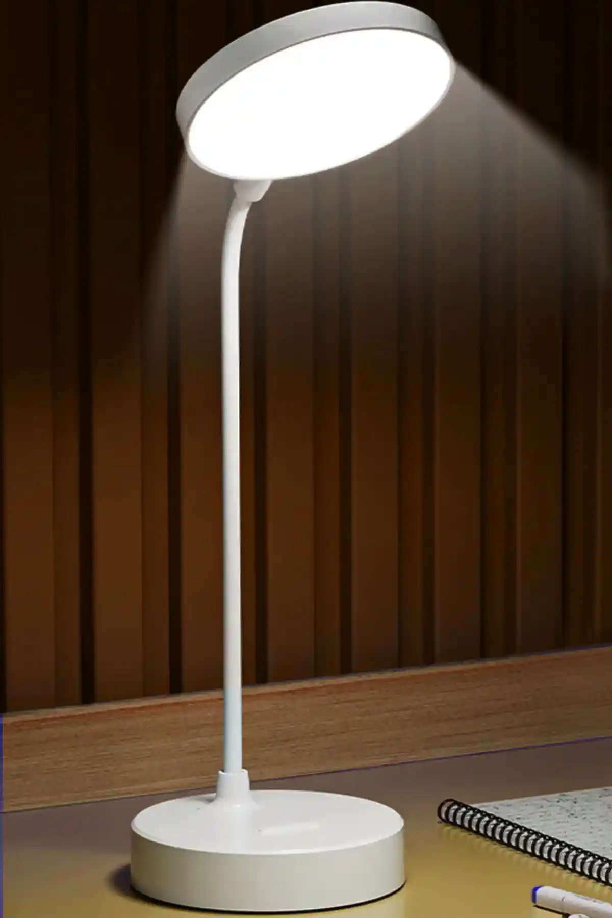 Wlue Şarjlı Dokunmatik 20 LED Masa Lambası ile Modern ve Çok Yönlü Aydınlatma Çözümü