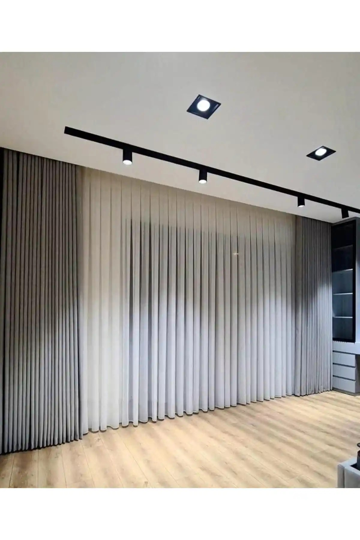 Yağmur Zebra GREK Modern 1/3 Sık Pileli Tül Perde: Estetik ve Fonksiyonellik Bir Arada