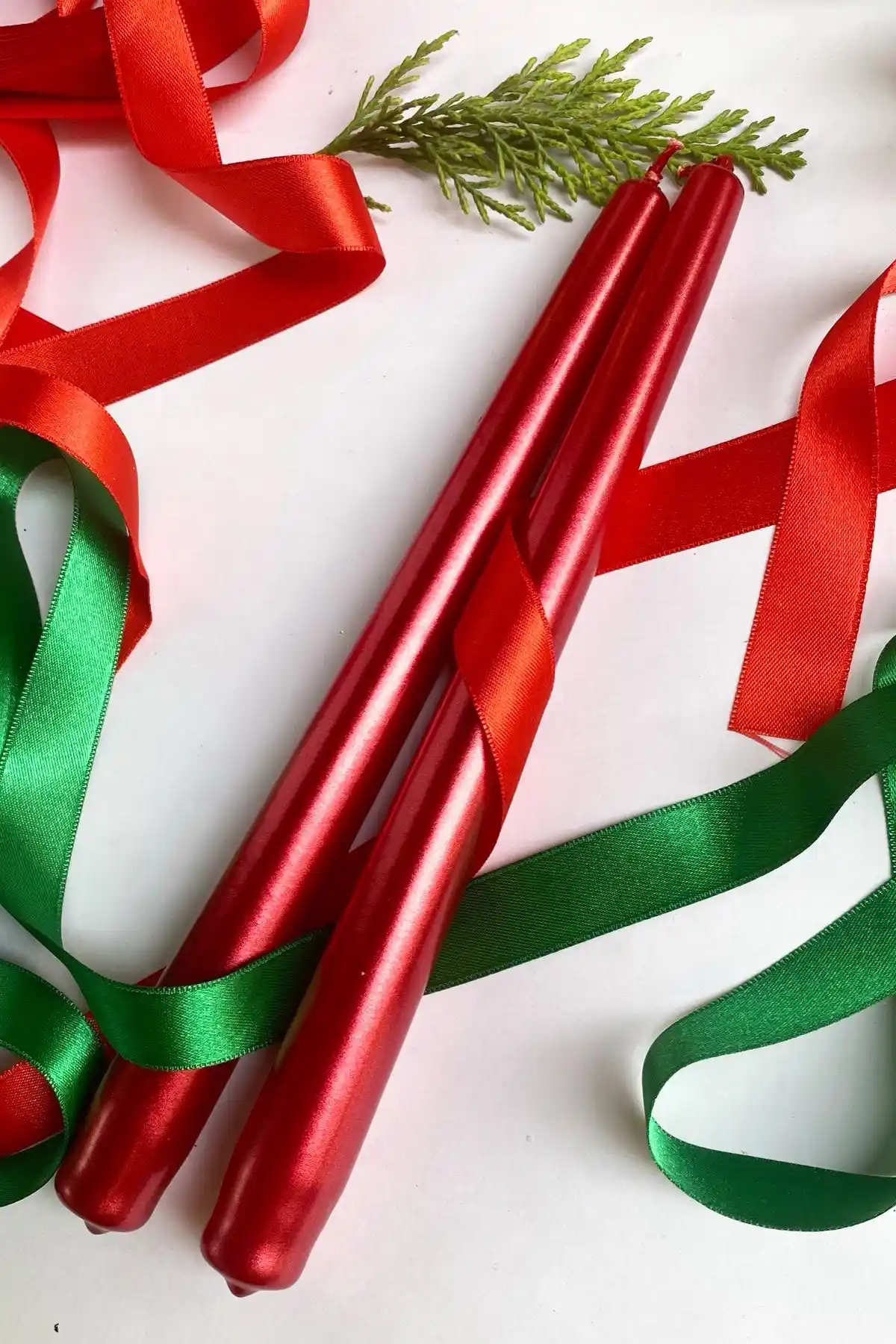 Yılbaşı İçin Şık Kırmızı Sedefli Kokulu Konik Mumlar 2'li Set Dekorasyon Ürünü