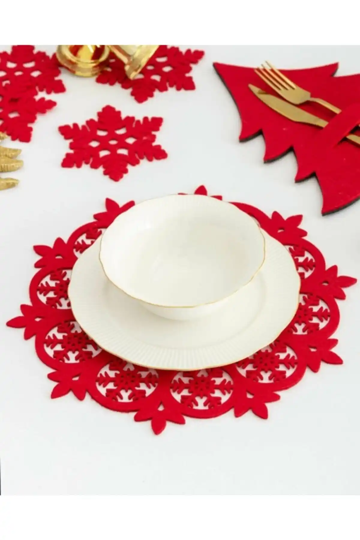 Yılbaşı Temalı 4 Kişilik Amerikan Servis Seti: Şık ve Dayanıklı Masa Dekorasyonu