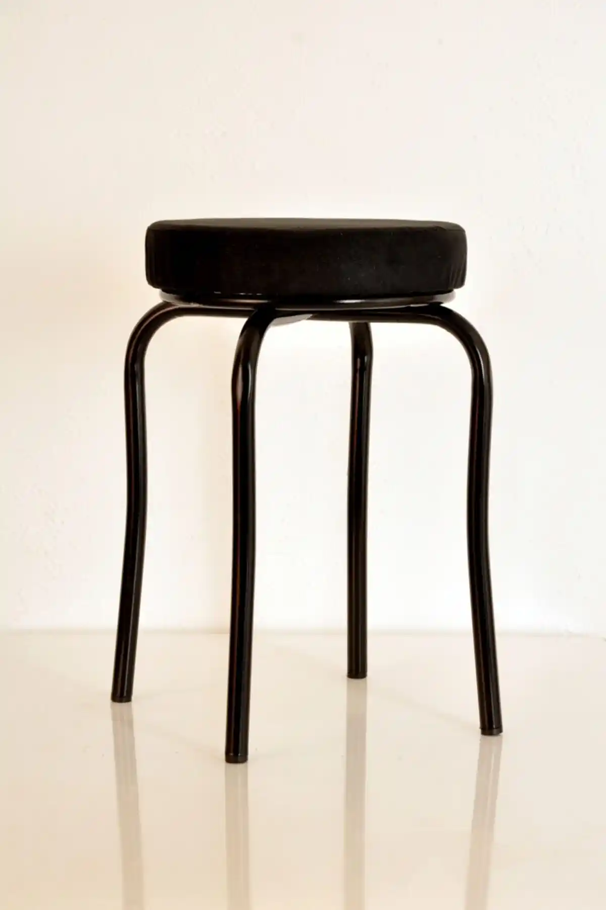 Yılmaz Masacılık Tabureleri Karşılaştırması: Siyah ve Renkli Tay Tüyü Modelleri