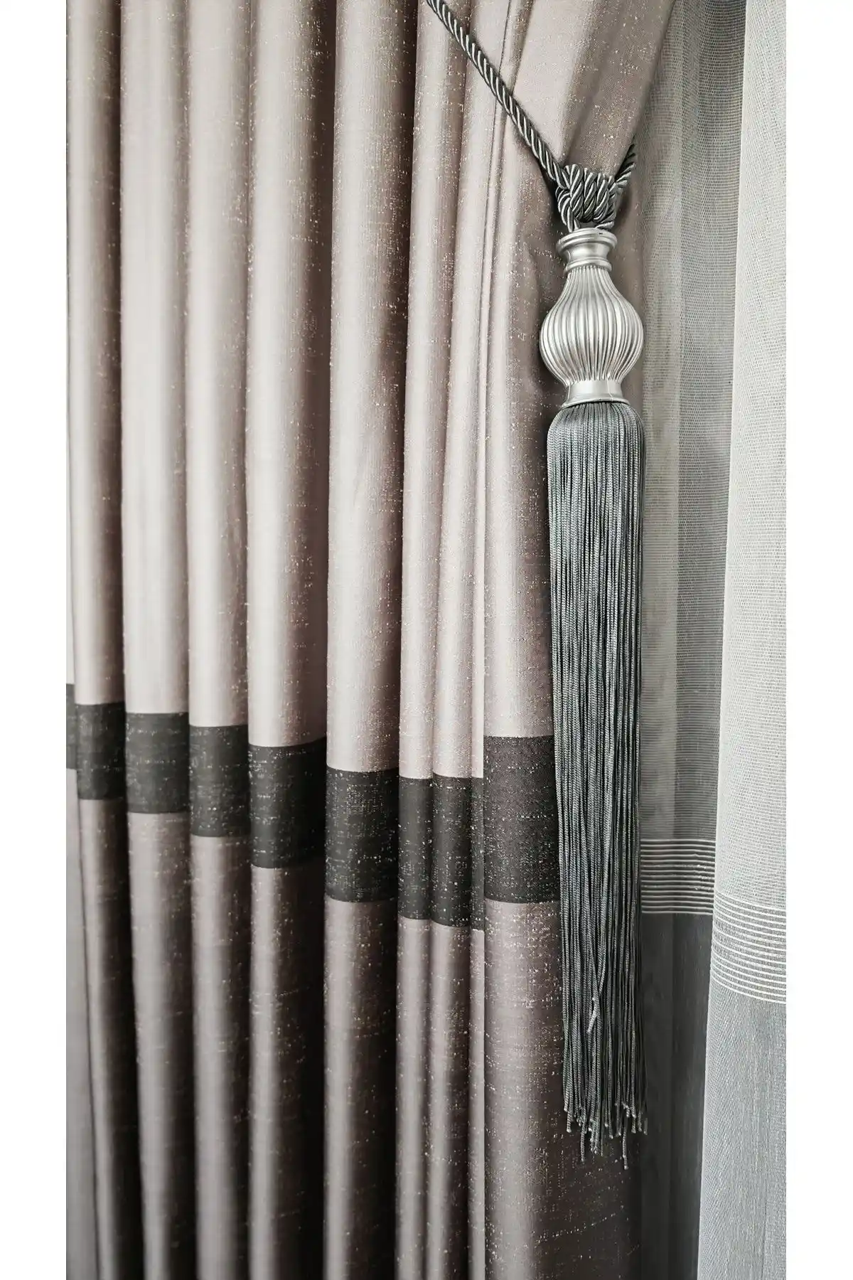 Yuka Şantuklu Milano Adde Pano Fon Perde: Modern ve Dayanıklı Tasarım Çözümleri