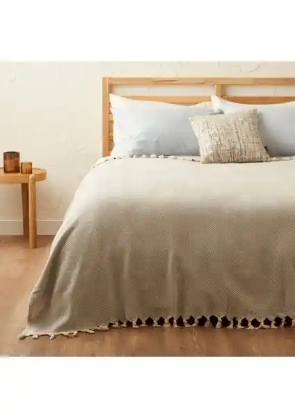 Bella Maison ve Madame Coco Madelyn Yatak Örtüsü Karşılaştırması 75-90 Karakter