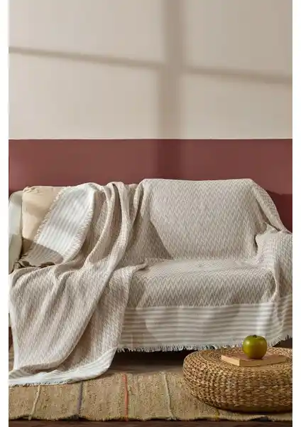 Fushia Trio ve Vagonik Zigzag Natural Keten Koltuk Örtüsü Karşılaştırması: Hangi Ürün Daha Uygun