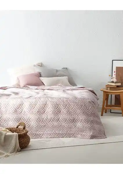 Madame Coco Burnel ve Darcia King Size Yatak Örtüsü Karşılaştırması