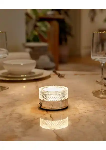 Madame Coco Claire ve Nela Dokunmatik Abajurlar Karşılaştırması: Modern ve Şık Tasarımlar