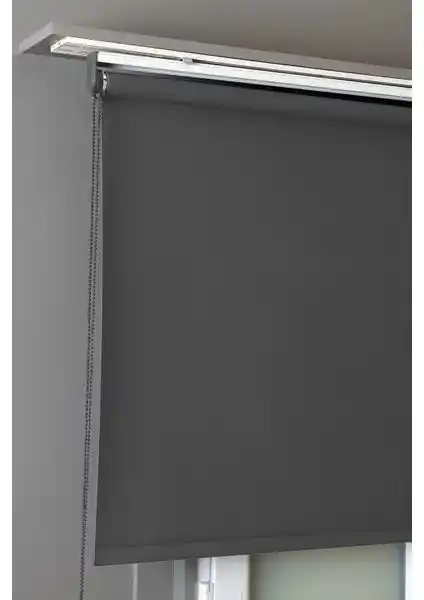 Perde Seçiminde Detaylı Karşılaştırma: Bizden Perde Brillant ve Story Perde Düz Gri Özellikleri