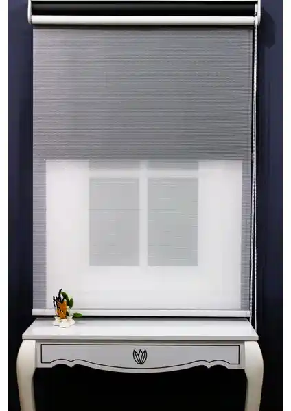 Alpinaz Çizgili Tül ve Mat Gri Perde ile Kalın Çizgili Tül ve Beyaz Stor Perde Karşılaştırması