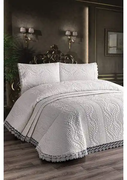 Bursa Çeyiz ve Kadınca Dükkan Çift Kişilik Yatak Örtüsü Karşılaştırması