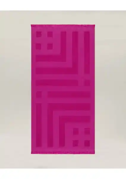 Maisonette Marıs ve Miabella Home Plaj Havlusu Karşılaştırması: Hangi Ürün Daha Uygun