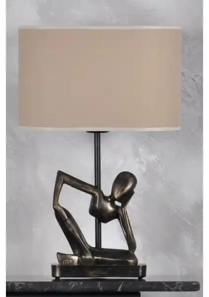 Modern Dizayn İnsan ve Mercan Abajur Karşılaştırması: Estetik ve Fonksiyonellik Analizi