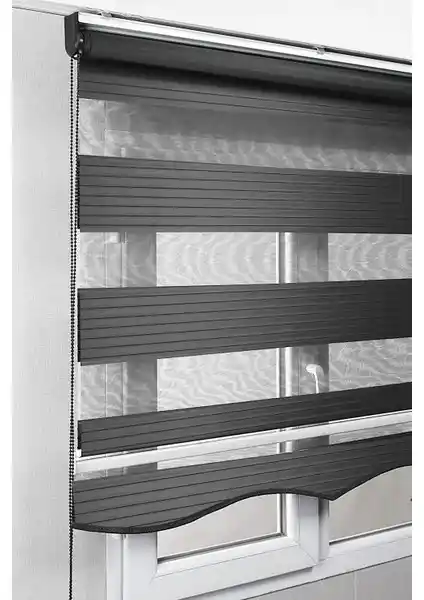 Perde Karşılaştırması: Bizden Perde Brillant Etekli ve Gri Geniş Pileli Zebra Stor