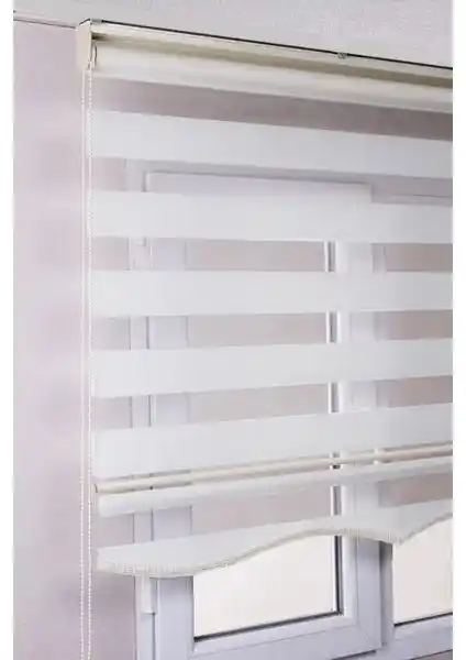 Perde Modelleri Karşılaştırması: Ekru Etekli Zebra ve Siyah Pileli Zebra Perde Seçenekleri