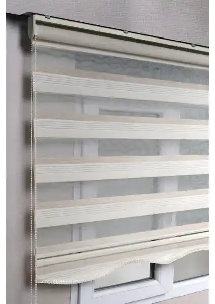 Perde Modelleri Karşılaştırması: Krem-Beyaz ve Siyah Zebra Stor Perdeler