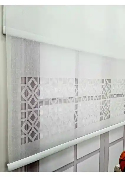 Perde Seçiminde Karşılaştırma: Lazer Kesim Tül ve Stor ile Zebra Stor Perde Özellikleri