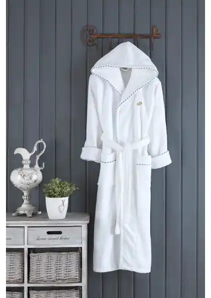Varol Biyeli Kapşonlu Bambu Bornoz ve Dama Serisi Kimono Yaka Pike Bornoz Karşılaştırması