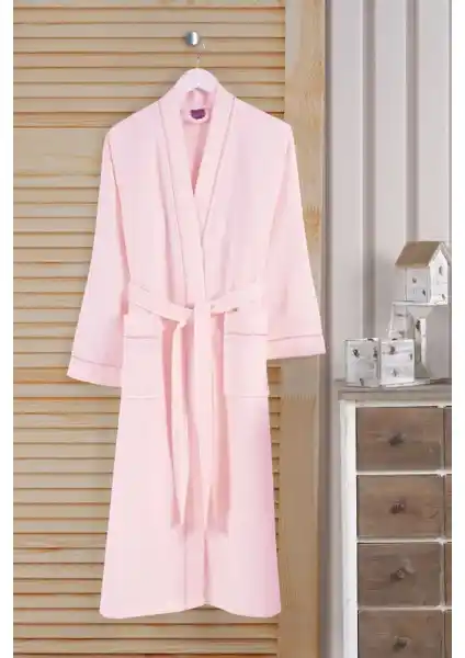 Varol Dama ve Nemesis Serisi Bornoz Karşılaştırması: Özellikleri ve Kullanım Alanları